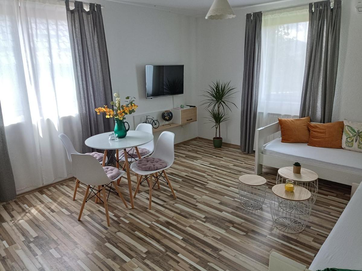 Holiday Home Ostrun Раковица Екстериор снимка
